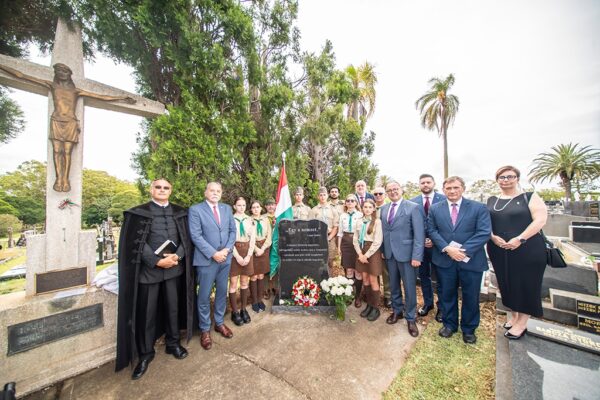 grief-care-laying-flowers-at-memorial-service