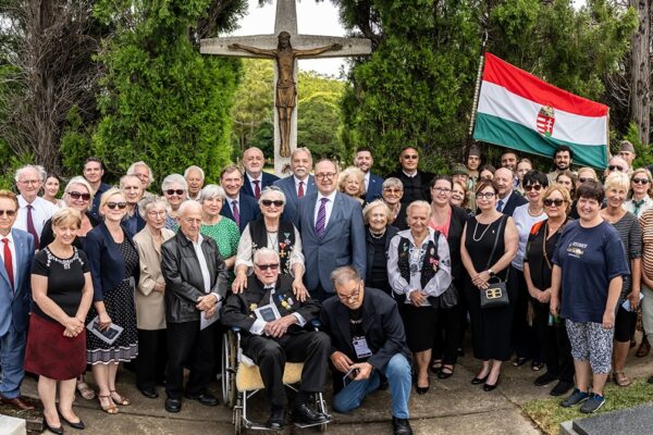 grief-care-memorial-gathering-group-photo-at-ceremony